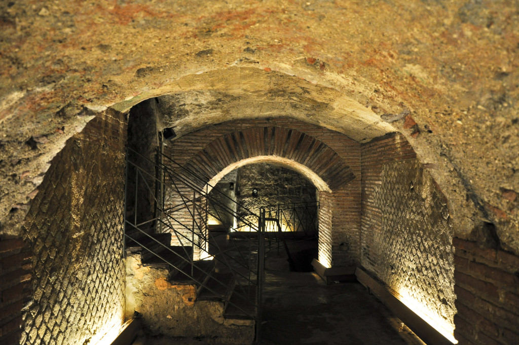 Napoli_sotterranea_(proscenio)